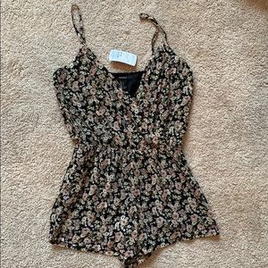 Forever 21 romper NWT 5/25$🦋